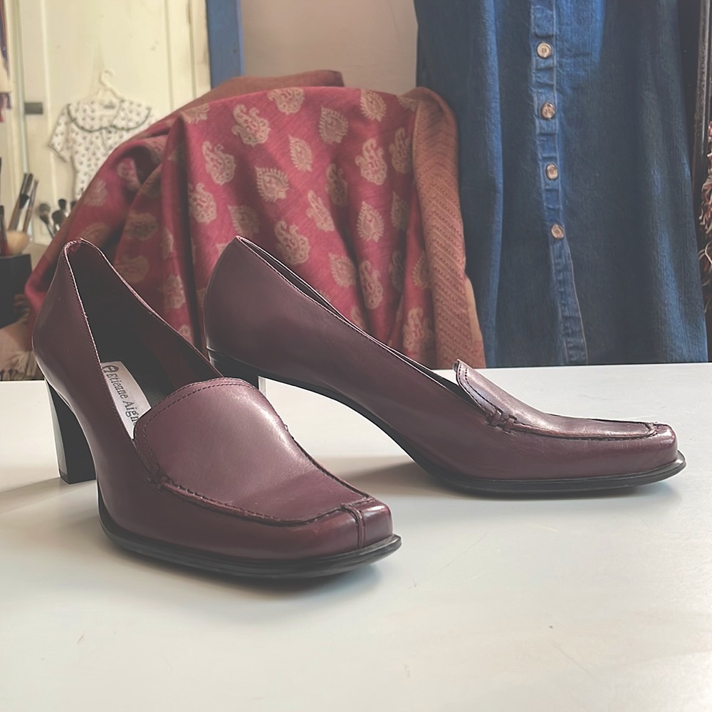 Etienne Aigner Leather Liege Pumps in Deep Purple